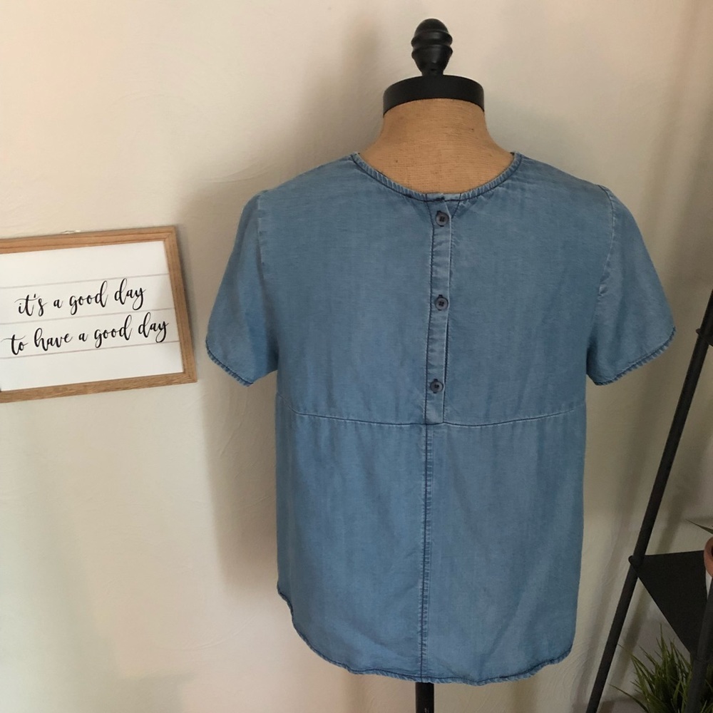 🍁Francesca’s “Tia”Chambray Tie-Front Top  Size S - Picture 3 of 8